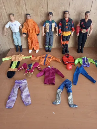 Figuras de acción y ropa de muñecos