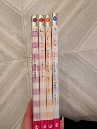 Junie B. Jones y el monstruo bajo la cama (Span...