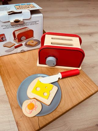 Tostadora de madera para jugar