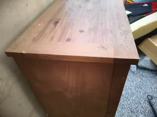 Cómoda grande de madera de pino