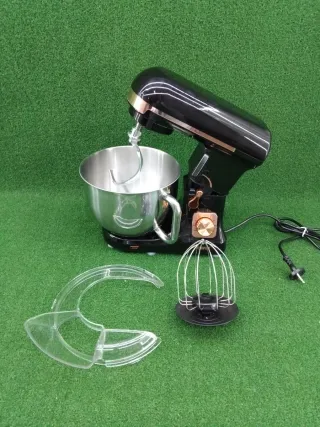 Amasadora Negra con Accesorios