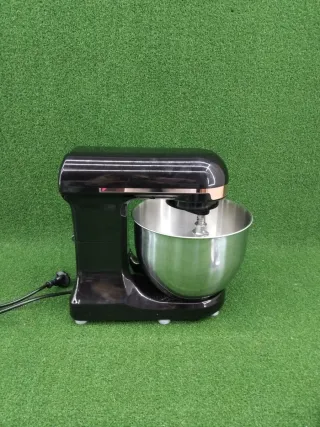 Amasadora Negra con Accesorios