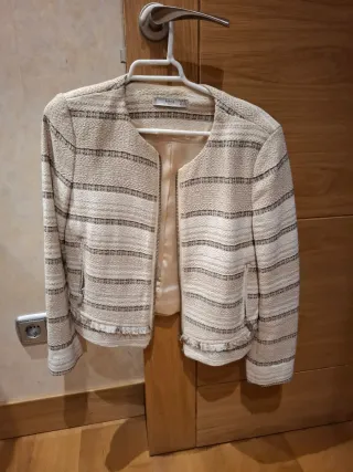 Americana beige con rayas