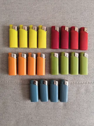 Lote 20 accendini NUOVI, a pulsante