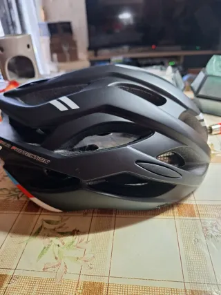 Casco de bicicleta negro