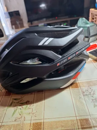 Casco de bicicleta negro