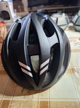 Casco de bicicleta negro