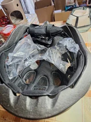 Casco de bicicleta negro