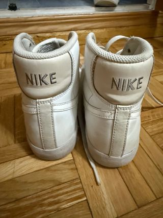 Zapatillas Nike Blazer Blancas y Beige