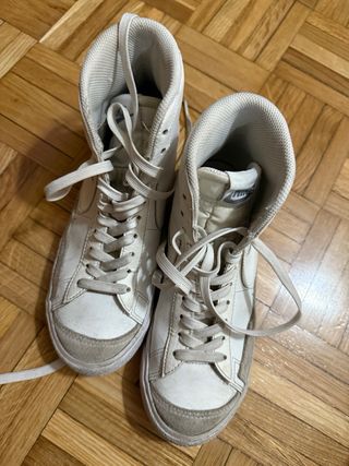 Zapatillas Nike Blazer Blancas y Beige