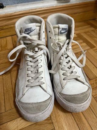 Zapatillas Nike Blazer Blancas y Beige