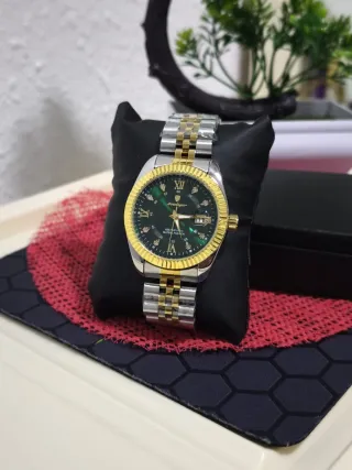 Reloj de Hombre Dorado y Verde