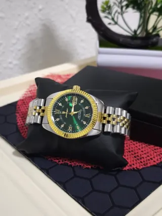 Reloj de Hombre Dorado y Verde
