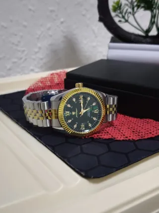 Reloj de Hombre Dorado y Verde