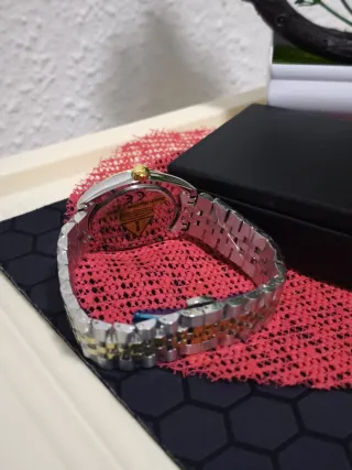 Reloj de Hombre Dorado y Verde