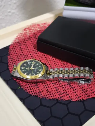 Reloj de Hombre Dorado y Verde