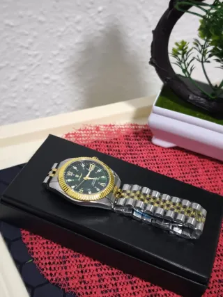 Reloj de Hombre Dorado y Verde