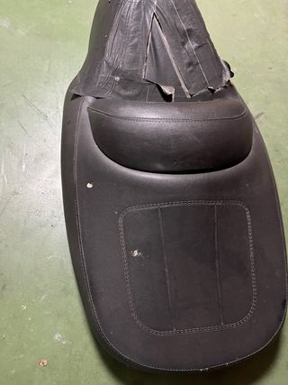 Asiento de moto negro