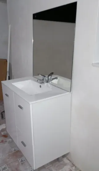 Mueble de lavabo blanco