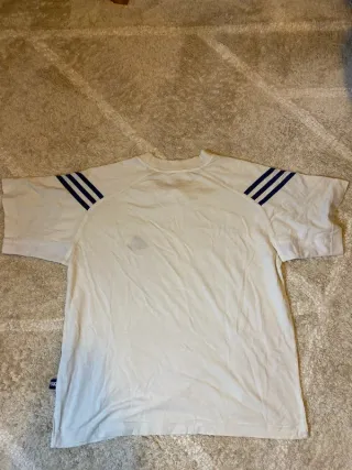 Camiseta Adidas Retro Y2K Blanca y Morada