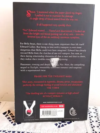 Book New Moon • Stephenie Meyer • English edition