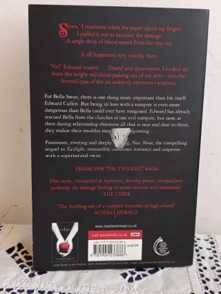Book New Moon • Stephenie Meyer • English edition