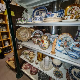 Prato Decorativo Estilo Satsuma Borboleta