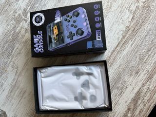 Consola R36s Negra Multicolor