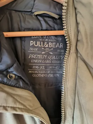 Anorak verde con capucha y pelo