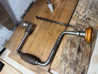 Berbiquí antiguo de carpintero