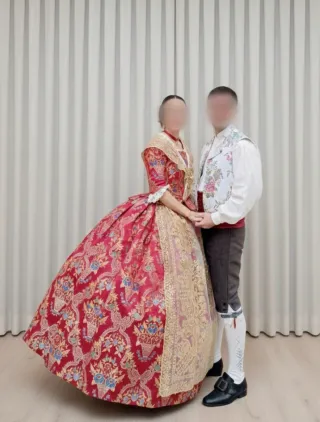 Traje de Fallera con Manteletas y Zapatos