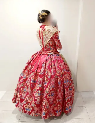 Traje de Fallera con Manteletas y Zapatos