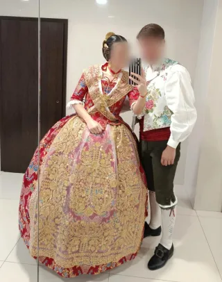 Traje de Fallera con Manteletas y Zapatos