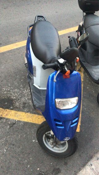 Piaggio Typhoon 49cc Scooter Automática