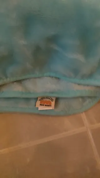 Manta y  2 juegos sábanas infantiles con dibujos