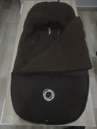 Saco silla paseo Bugaboo marrón chocolate.