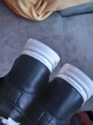 Botines negros forrados.