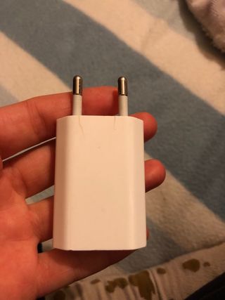 Adaptador de corriente blanco