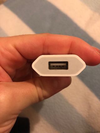 Adaptador de corriente blanco