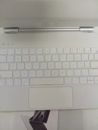 Funda Teclado HOU iPad 11 Larga Duración