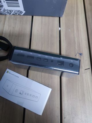 Microsoft - Base dock para Surface