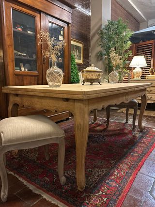 Mesa de comedor antigua