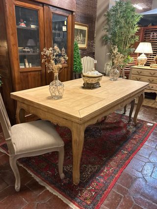 Mesa de comedor antigua