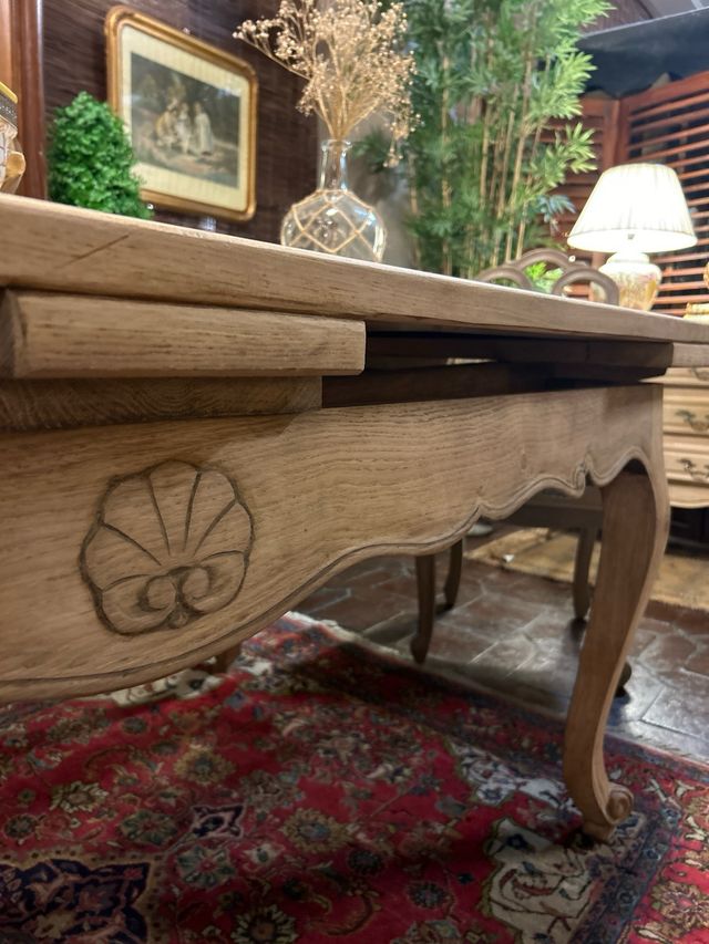 Mesa de comedor antigua