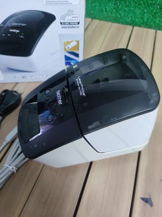 QL-700 Impresora de etiquetas profesional