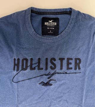 Camiseta Hollister hombre color azul.