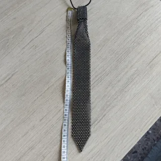 Corbata pedrería negra y plateada