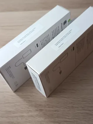 2 Cargadores y cables para iPhone