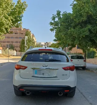 Infiniti QX70 2013