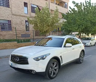 Infiniti QX70 2013